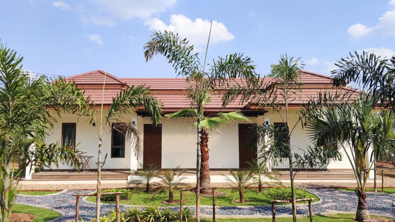 Isan Golf & Adventure Hotel Udon Thani Ngoại thất bức ảnh