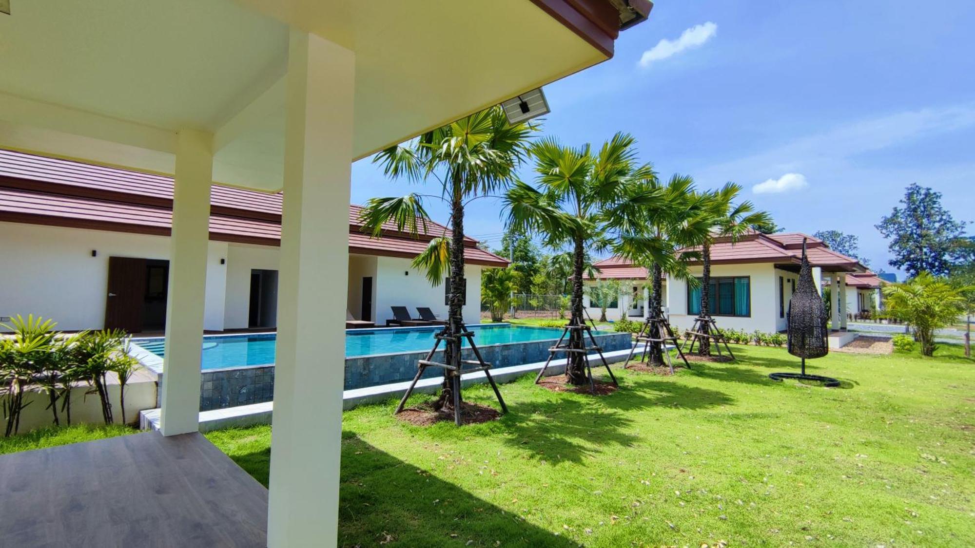 Isan Golf & Adventure Hotel Udon Thani Ngoại thất bức ảnh