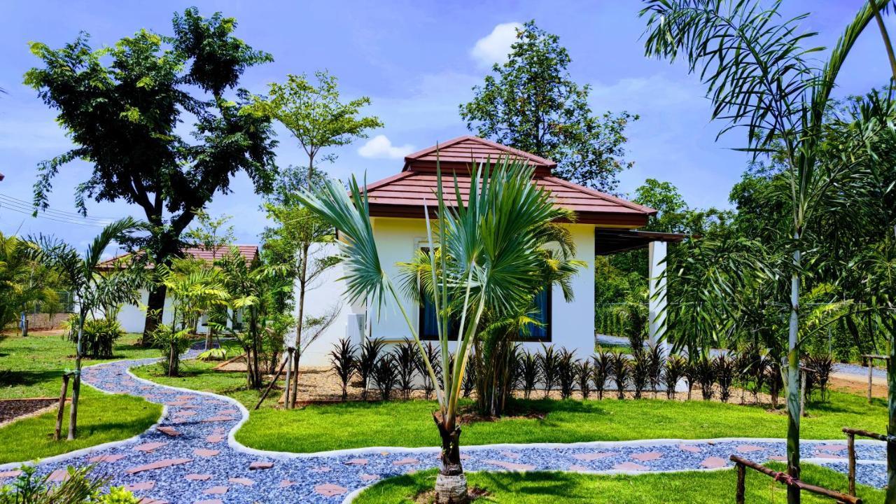 Isan Golf & Adventure Hotel Udon Thani Ngoại thất bức ảnh