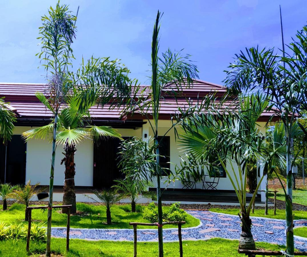 Isan Golf & Adventure Hotel Udon Thani Ngoại thất bức ảnh