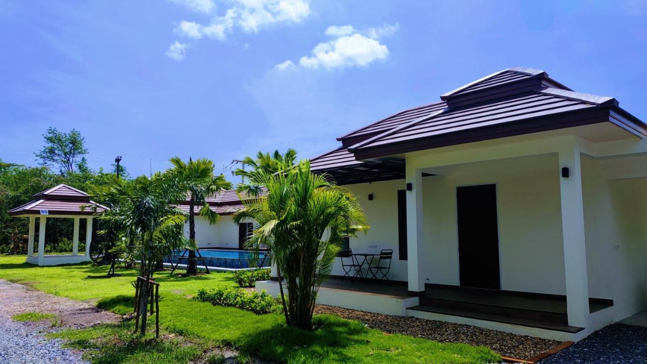 Isan Golf & Adventure Hotel Udon Thani Ngoại thất bức ảnh