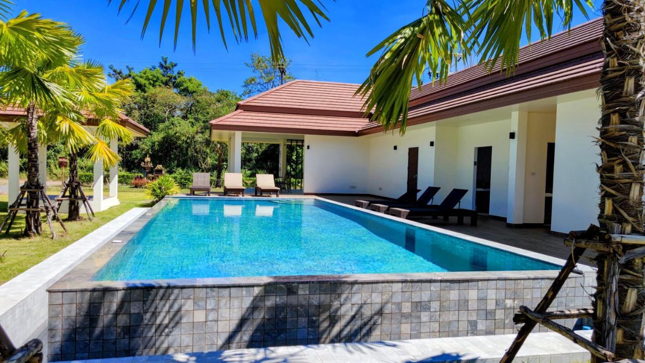 Isan Golf & Adventure Hotel Udon Thani Ngoại thất bức ảnh