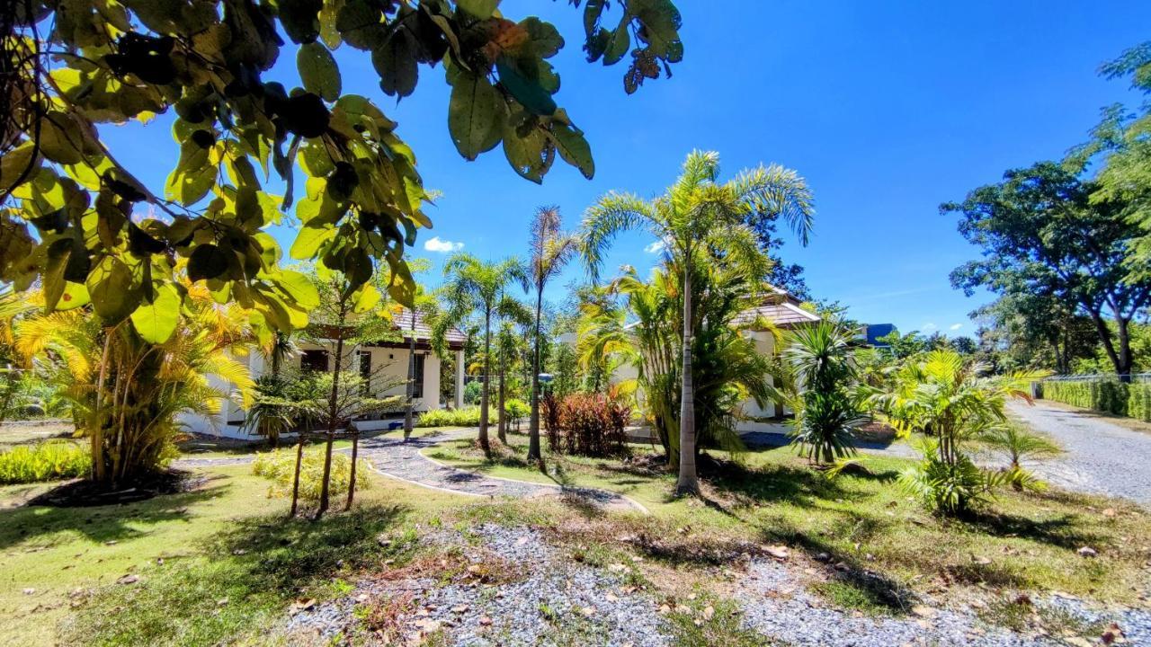 Isan Golf & Adventure Hotel Udon Thani Ngoại thất bức ảnh