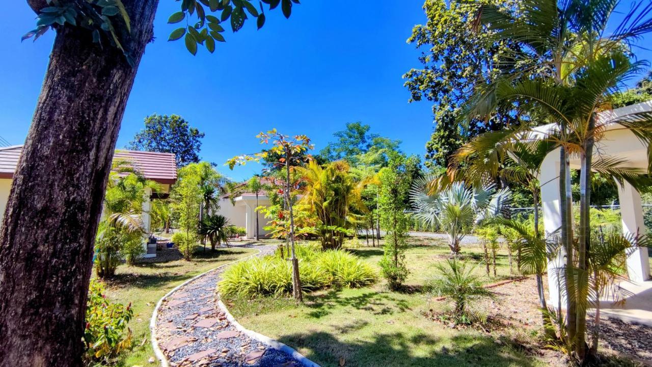 Isan Golf & Adventure Hotel Udon Thani Ngoại thất bức ảnh