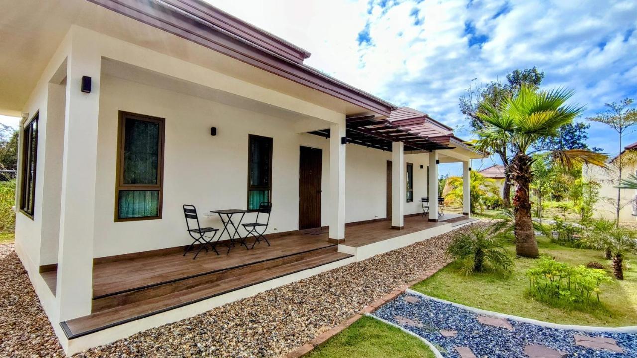 Isan Golf & Adventure Hotel Udon Thani Ngoại thất bức ảnh